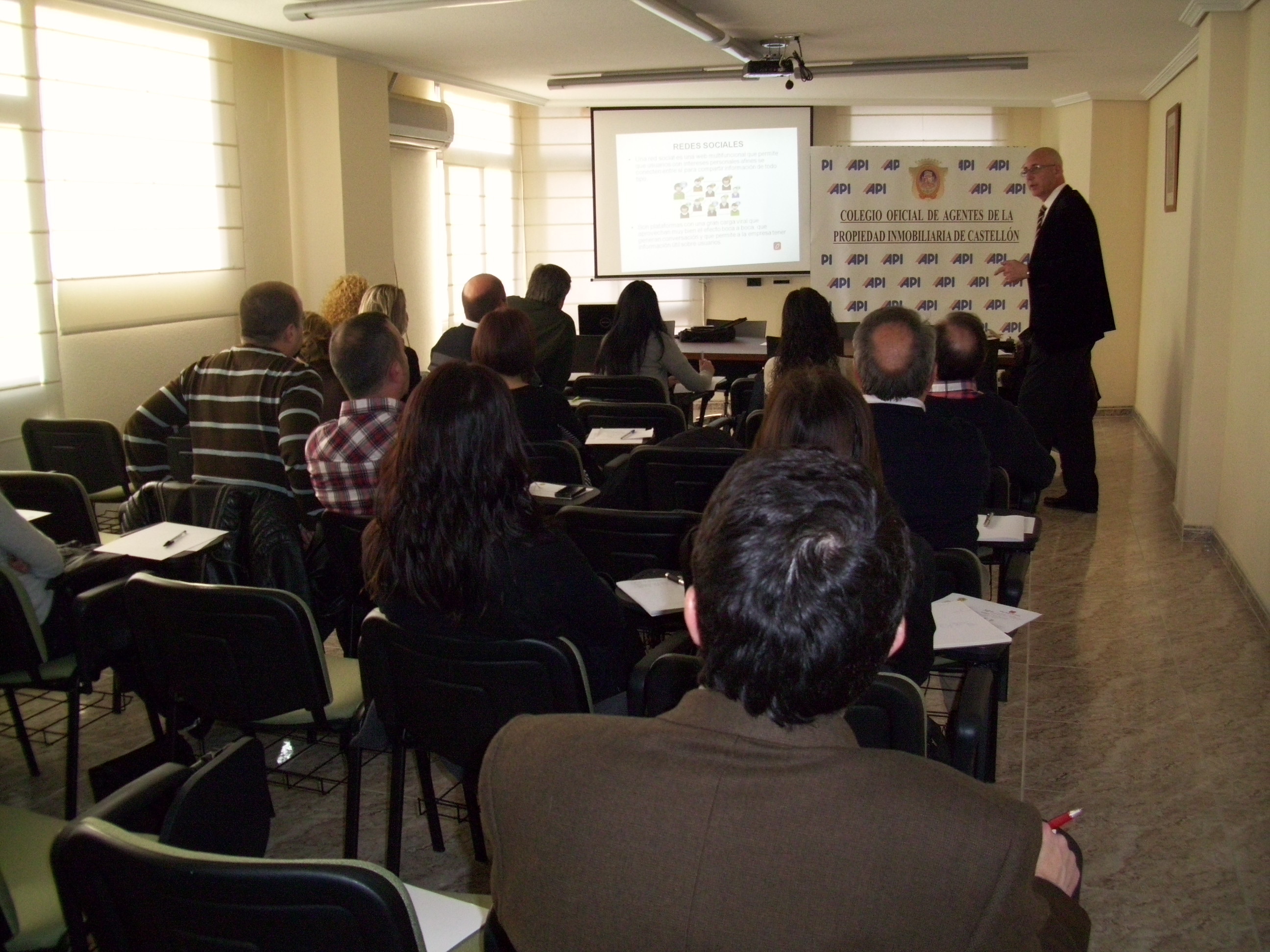 Charla sobre redes sociales a los APIS de Castellón
